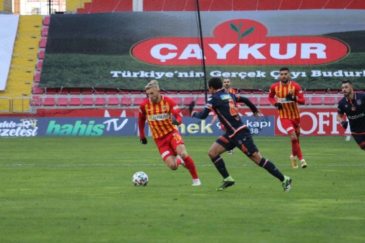 Süper Lig: Kayserispor: 1 - Medipol Başakşehir: 0 (İlk Yarı)