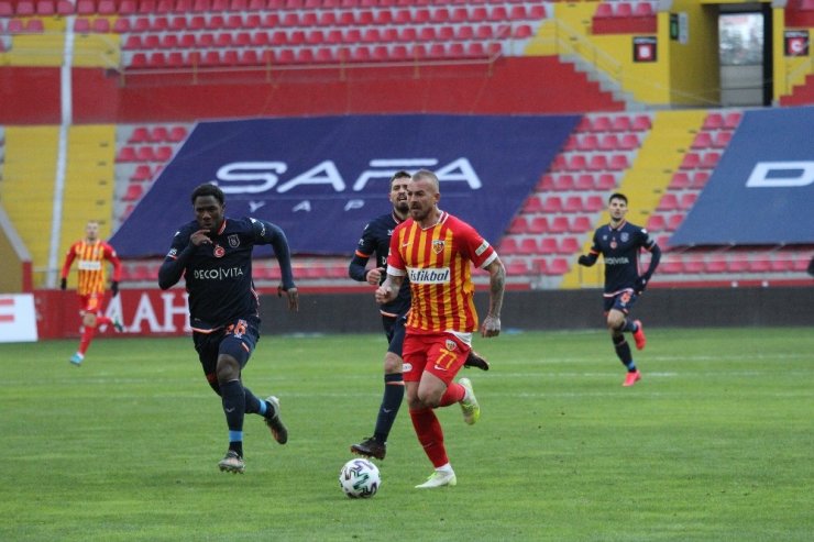 Süper Lig: Kayserispor: 1 - Medipol Başakşehir: 0 (İlk Yarı)