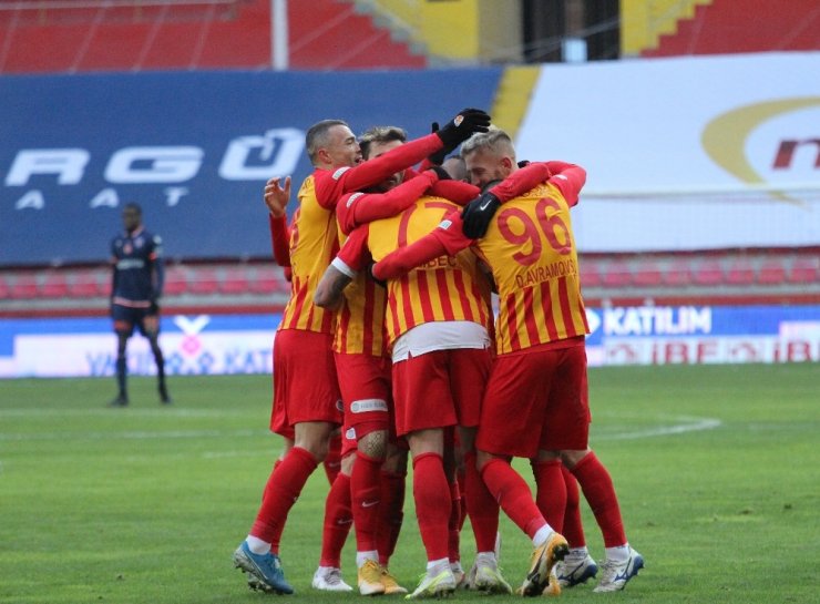 Süper Lig: Kayserispor: 1 - Medipol Başakşehir: 0 (İlk Yarı)