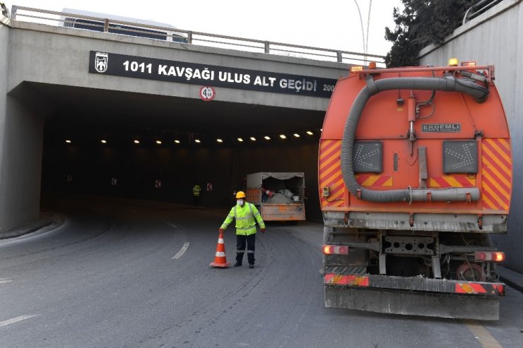 Başkent’te tehlike oluşturan buz sarkıtları temizleniyor