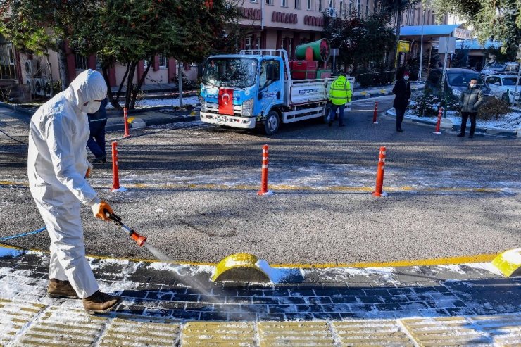 Eksi 40 dereceye kadar etkili ‘BELÇÖZ’ yol ve kaldırımlarda kullanılmaya başlandı