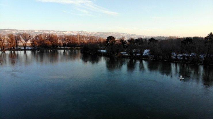 Kayseri eksi 14’ü gördü göl buz tuttu