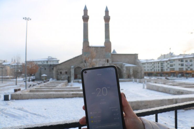 Termometreler eksi 20’yi gösterdi, hayat dondu