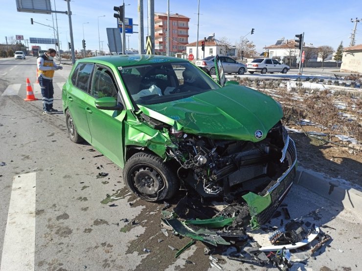 Aksaray’da otomobiller çarpıştı: 3 yaralı