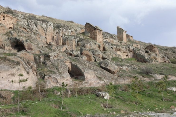 Gesi’nin tarihi güvercinlikleri gün yüzüne çıkacak