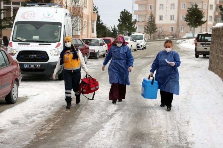 Yozgat’ta 90 yaş üstü vatandaşlar evlerinde aşılanmaya başladı