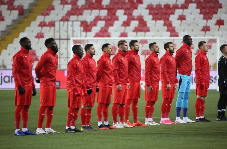 Süper Lig: Sivasspor: 1 - Fenerbahçe: 0 (Maç devam ediyor)