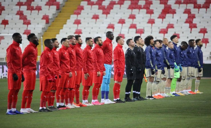 Süper Lig: Sivasspor: 1 - Fenerbahçe: 0 (Maç devam ediyor)