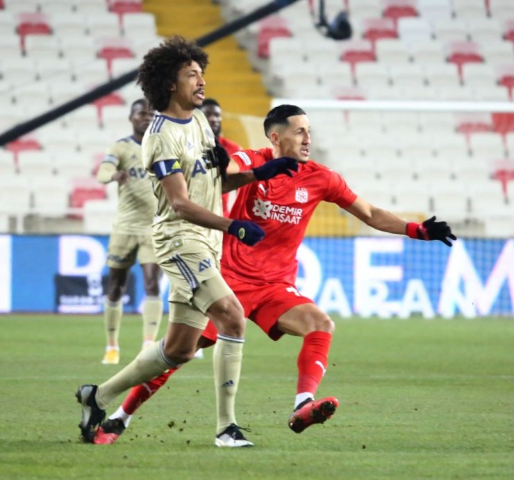 Süper Lig: Sivasspor: 1 - Fenerbahçe: 0 (Maç devam ediyor)