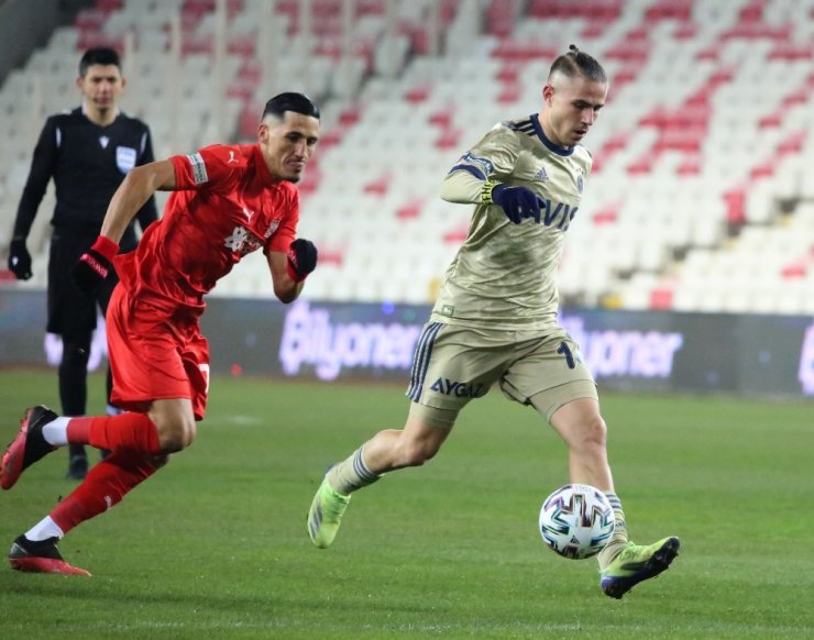 Süper Lig: Sivasspor: 1 - Fenerbahçe: 0 (Maç devam ediyor)