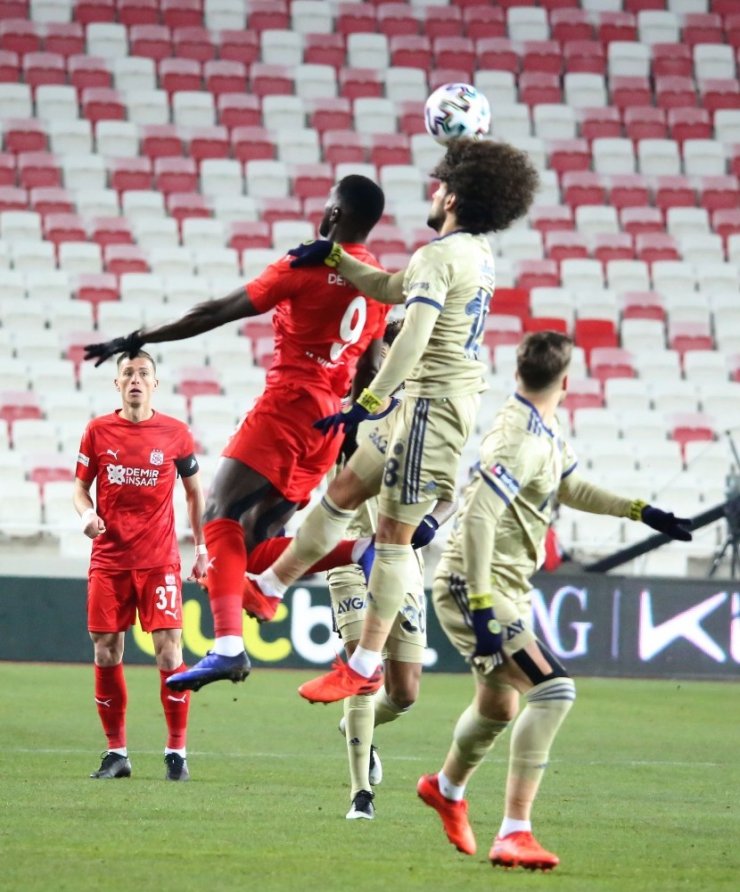 Süper Lig: Sivasspor: 1 - Fenerbahçe: 0 (Maç devam ediyor)