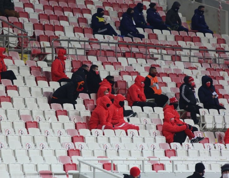 Süper Lig: Sivasspor: 1 - Fenerbahçe: 1 (İlk yarı)