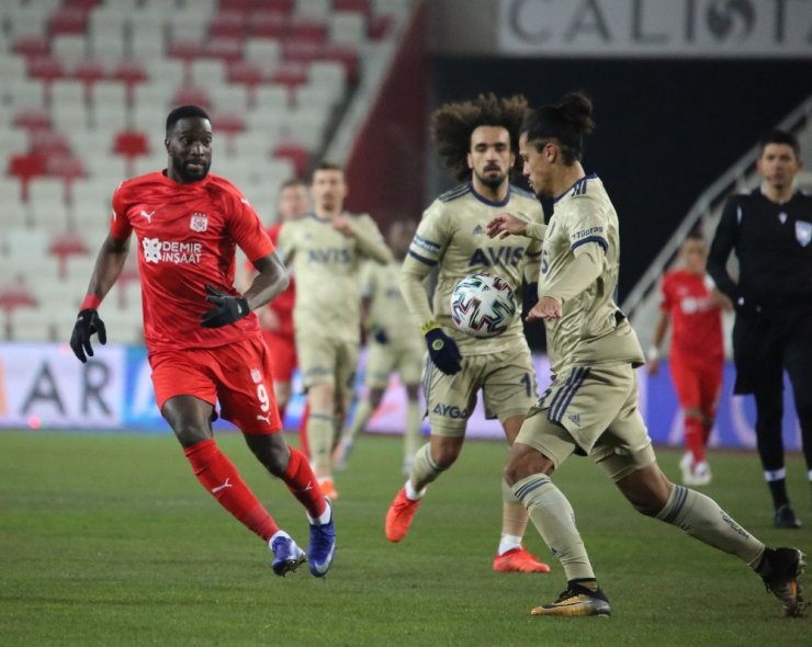 Süper Lig: Sivasspor: 1 - Fenerbahçe: 1 (İlk yarı)