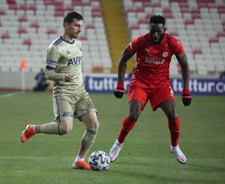 Süper Lig: Sivasspor: 1 - Fenerbahçe: 0 (Maç devam ediyor)