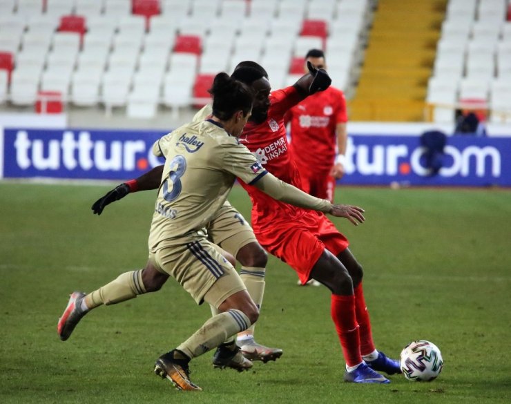 Süper Lig: Sivasspor: 1 - Fenerbahçe: 1 (Maç sonucu)