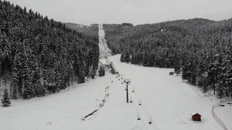 ’Anadolu’nun yüce dağı’ Ilgaz beyaza büründü, kar kalınlığı 40 santimetreyi buldu