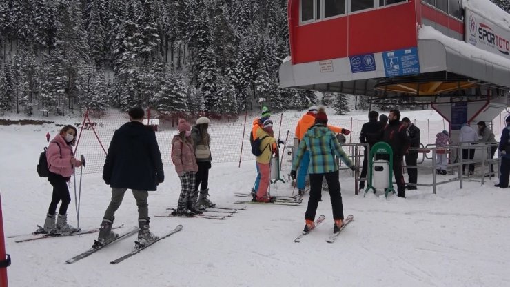 ’Anadolu’nun yüce dağı’ Ilgaz beyaza büründü, kar kalınlığı 40 santimetreyi buldu