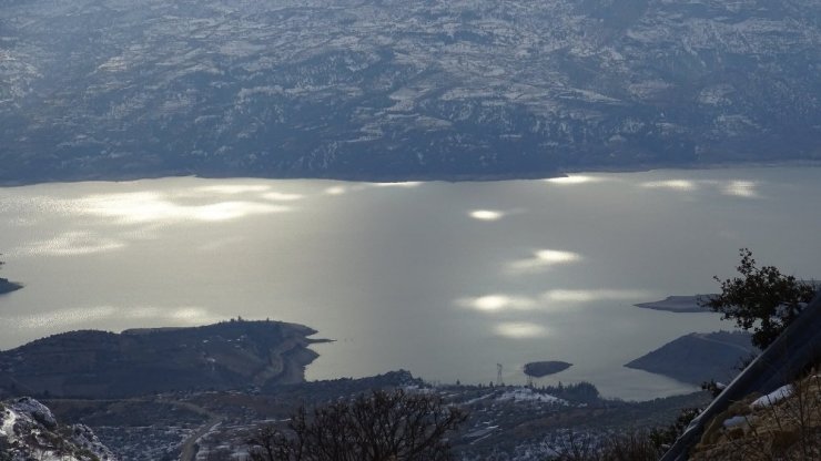 Güneş ile bulutların doğal ışık gösterisi