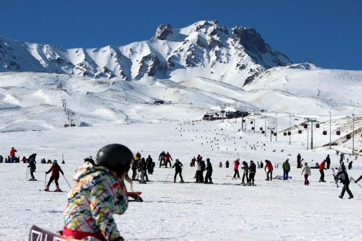 Kayakseverler sömestrde Erciyes’i tercih etti