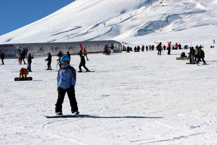 Kayakseverler sömestrde Erciyes’i tercih etti