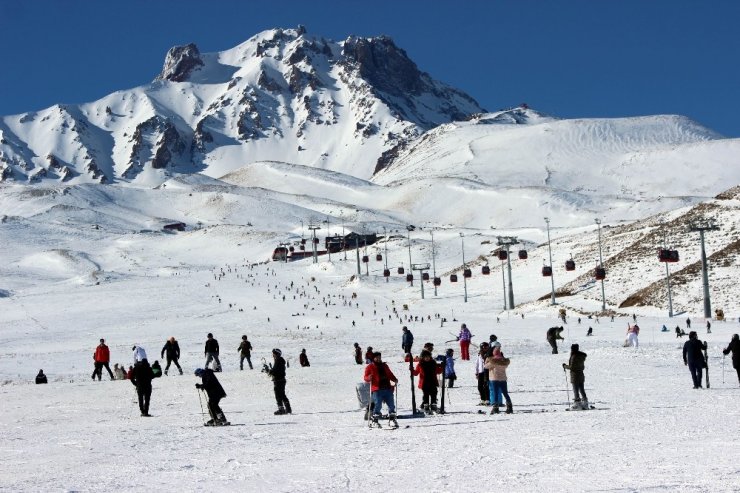 Kayakseverler sömestrde Erciyes’i tercih etti