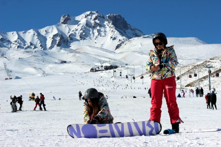 Kayakseverler sömestrde Erciyes’i tercih etti