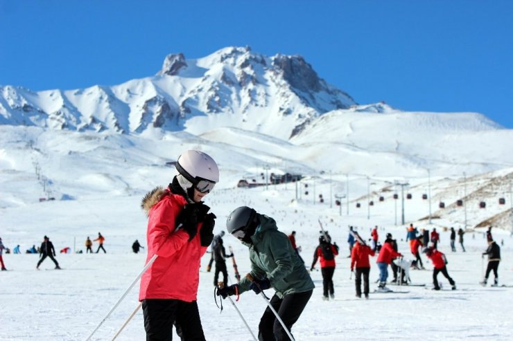 Kayakseverler sömestrde Erciyes’i tercih etti