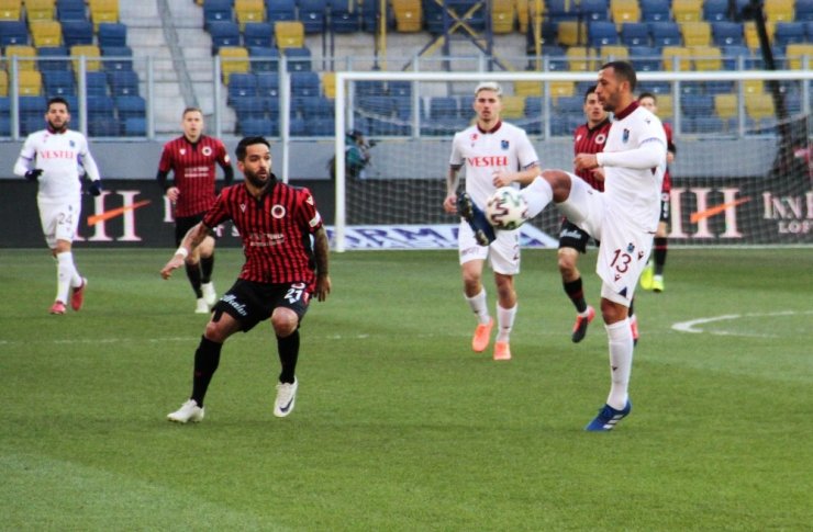 Süper Lig: Gençlerbirliği: 0 - Trabzonspor: 1 (İlk yarı)