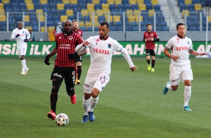 Süper Lig: Gençlerbirliği: 0 - Trabzonspor: 1 (İlk yarı)