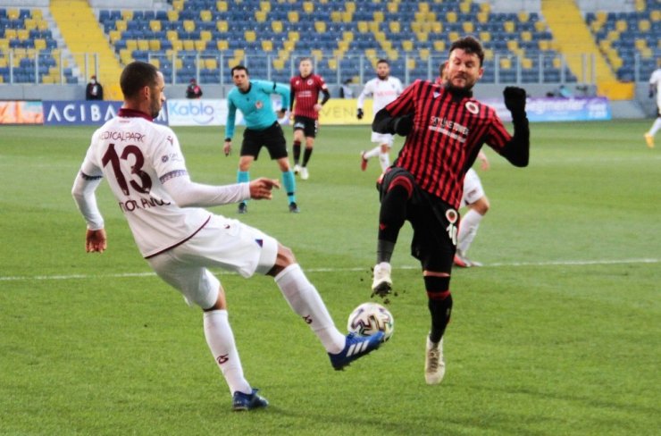 Süper Lig: Gençlerbirliği: 0 - Trabzonspor: 1 (İlk yarı)