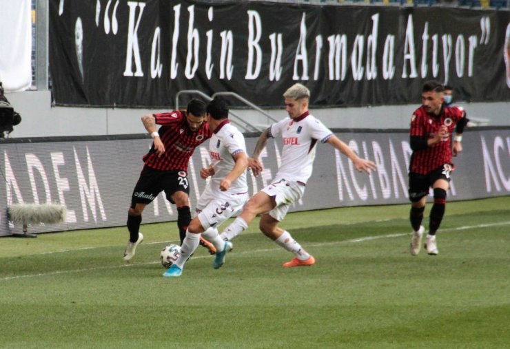 Süper Lig: Gençlerbirliği: 0 - Trabzonspor: 1 (İlk yarı)