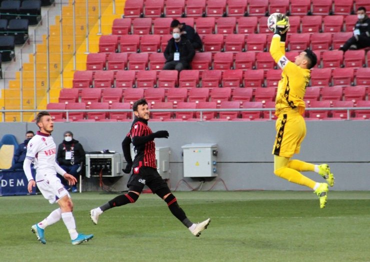 Süper Lig: Gençlerbirliği: 0 - Trabzonspor: 1 (İlk yarı)