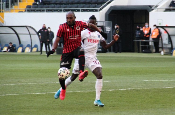 Süper Lig: Gençlerbirliği: 0 - Trabzonspor: 1 (İlk yarı)