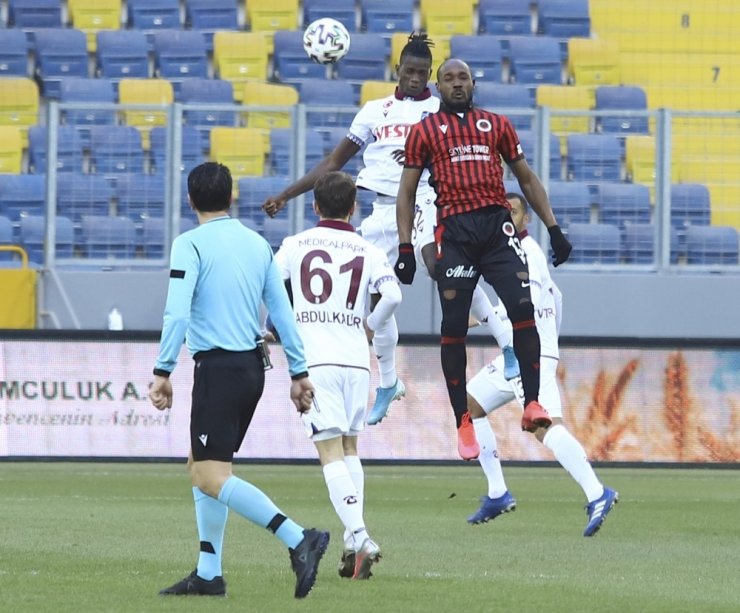 Süper Lig: Gençlerbirliği: 0 - Trabzonspor: 1 (İlk yarı)