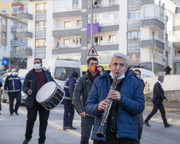 Mamak sokaklarında müzik resitali