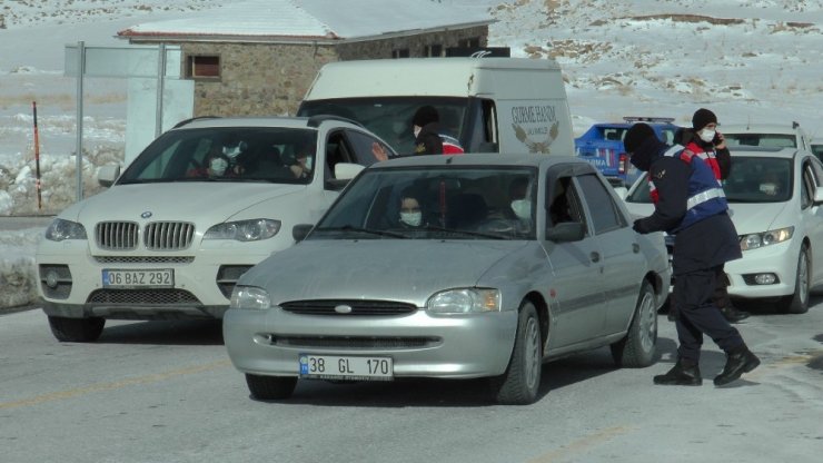 Kayseri’de konaklama belgesi olmayan kayakçılara denetim yapıldı