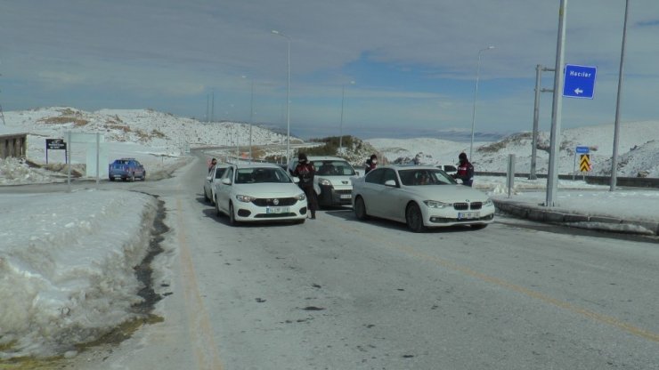 Kayseri’de konaklama belgesi olmayan kayakçılara denetim yapıldı