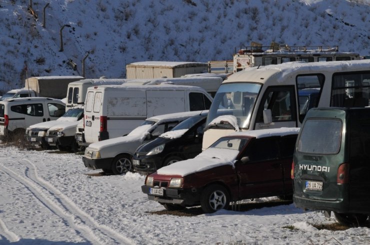 Piyasa değeri milyonları bulan binlerce araç çürümeye terk edildi