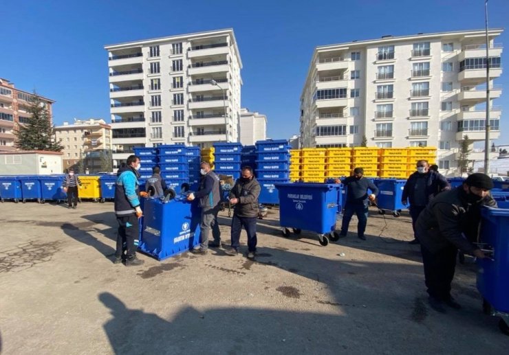 Pursaklar’a yeni nesil çöp konteynerleri