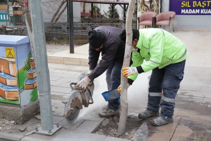 Aksaray’da yeşil alanların bakımı kış aylarında da devam ediyor