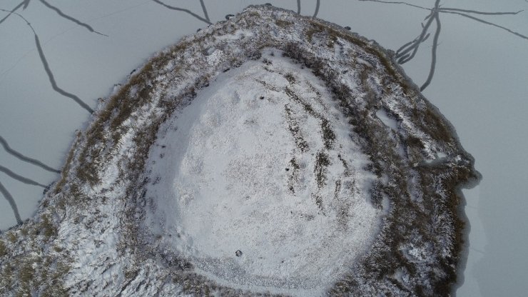 Karla kaplı Pılır Höyüğünde ilginç görüntü