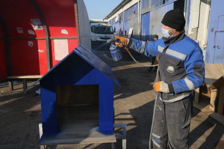 Gölbaşı Belediyesi atıklardan sokak kulübesi üretti