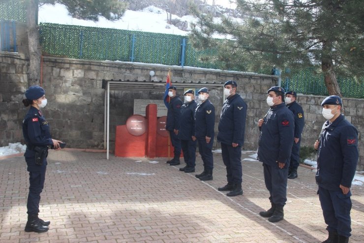 Kayseri’nin ilk kadın ilçe jandarma komutanı işini "Aşkla" yapıyor