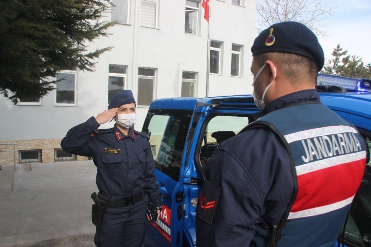 Kayseri’nin ilk kadın ilçe jandarma komutanı işini "Aşkla" yapıyor