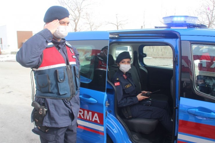 Kayseri’nin ilk kadın ilçe jandarma komutanı işini "Aşkla" yapıyor