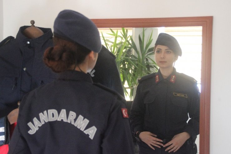 Kayseri’nin ilk kadın ilçe jandarma komutanı işini "Aşkla" yapıyor