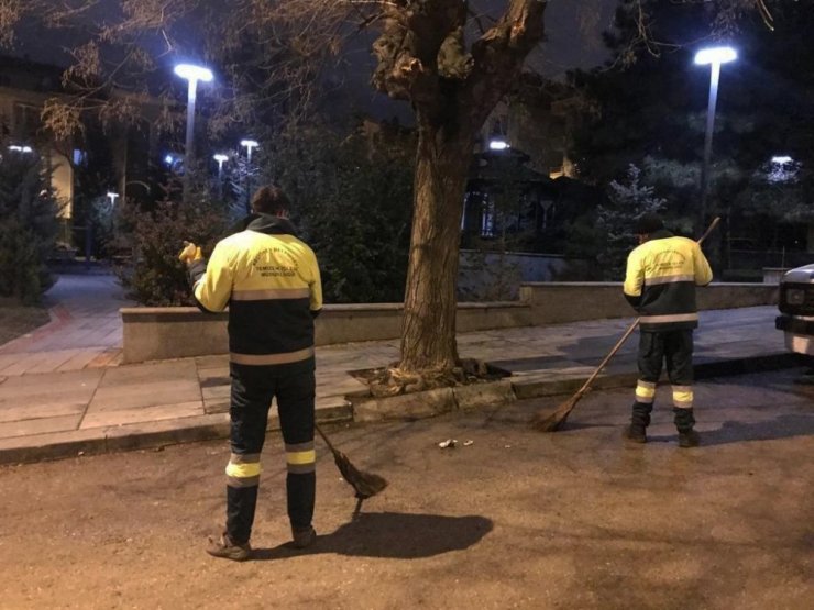 Keçiören’de vatandaş evinde, seyyar temizlik ekibi sahada