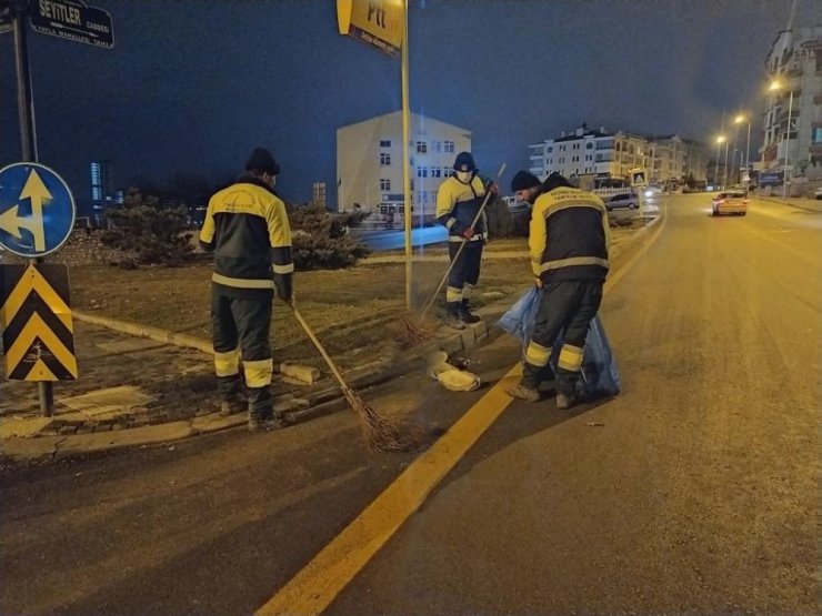 Keçiören’de vatandaş evinde, seyyar temizlik ekibi sahada