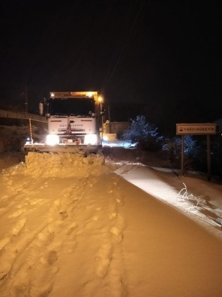 Ankara’da karla mücadele canlı yayında