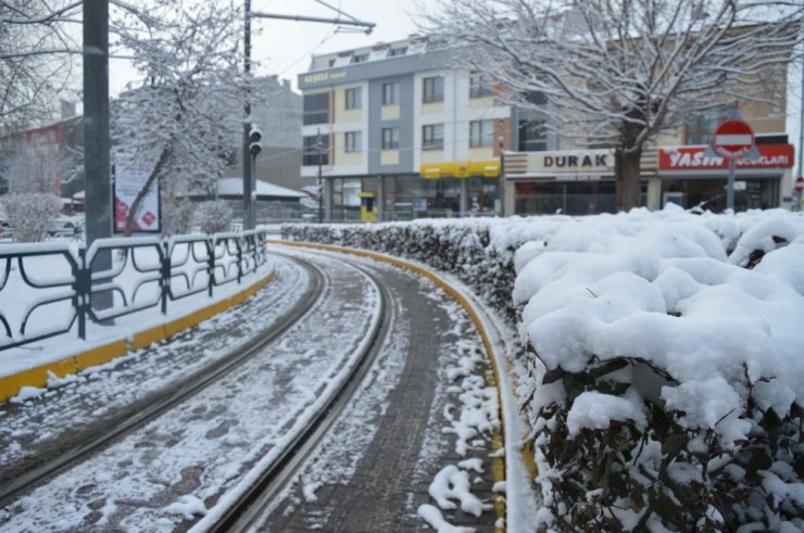 Eskişehir yeniden beyaza büründü